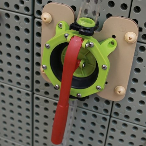 MASTERKIDZ Pompa Wodna Do Zestawu Hydraulicznego - Tablica Naukowo-Kreatywna STEM WALL Masterkidz MASTERKIDZ Pompa Wodna Do Zestawu Hydraulicznego - Tablica Naukowo-Kreatywna STEM WALL Masterkidz